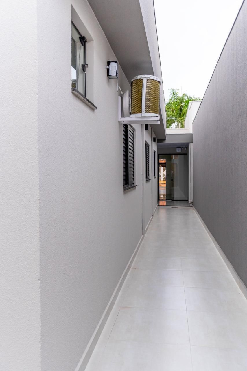 Casa à venda com 3 quartos, 116m² - Foto 1