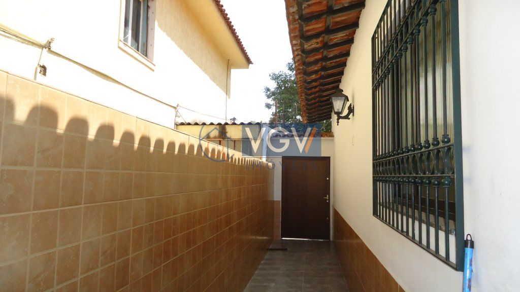 Casa à venda e aluguel com 4 quartos, 300m² - Foto 9