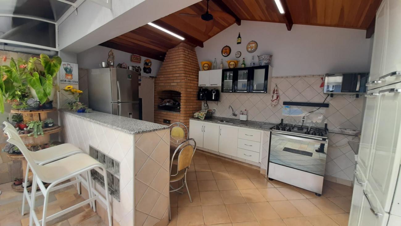 Casa à venda com 3 quartos, 230m² - Foto 9