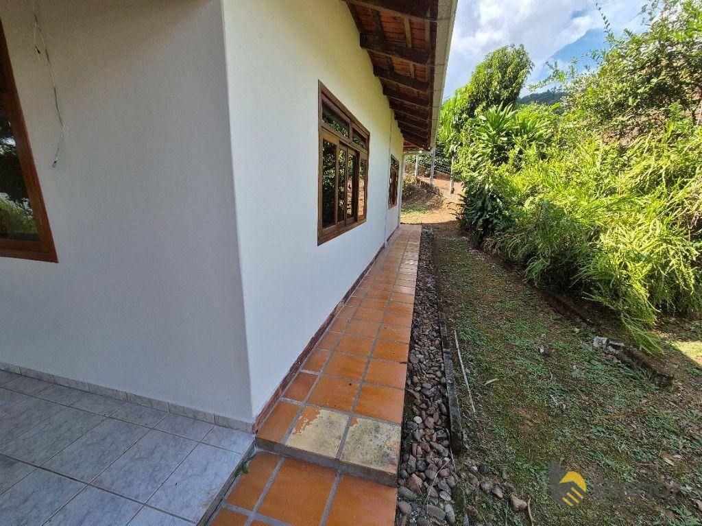 Casa para alugar com 3 quartos, 209m² - Foto 28