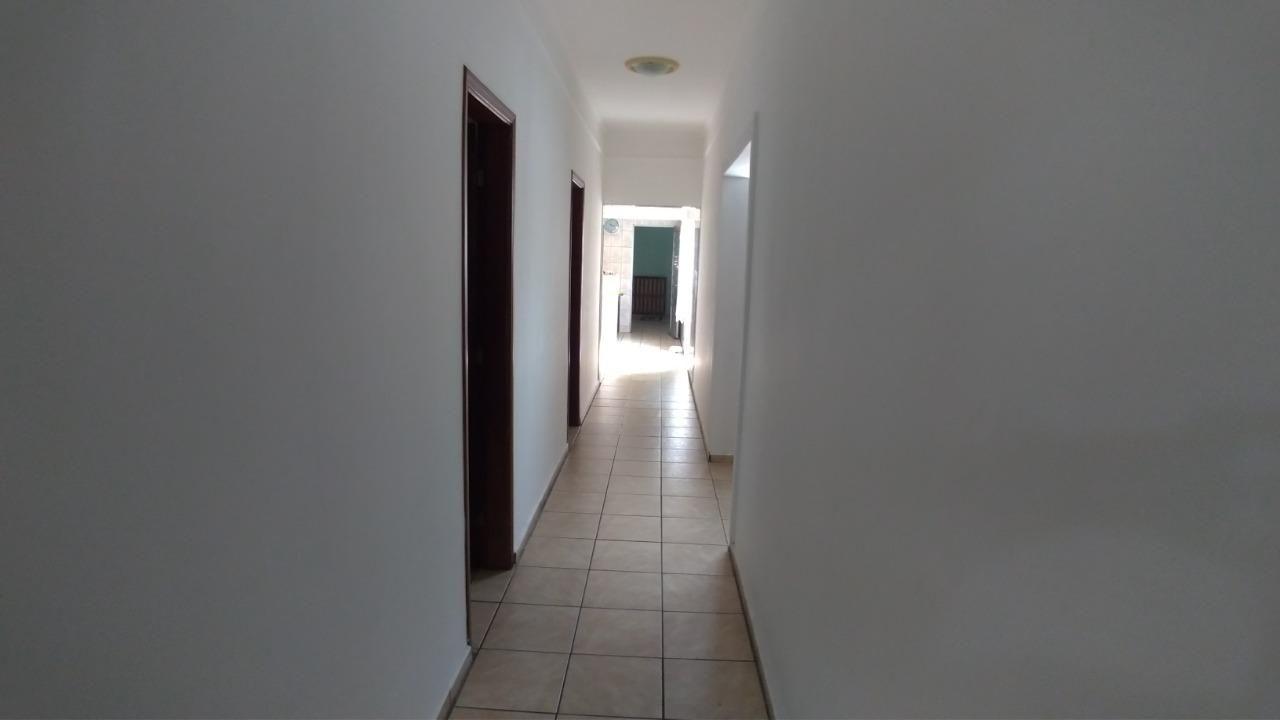 Casa à venda com 3 quartos, 332m² - Foto 4