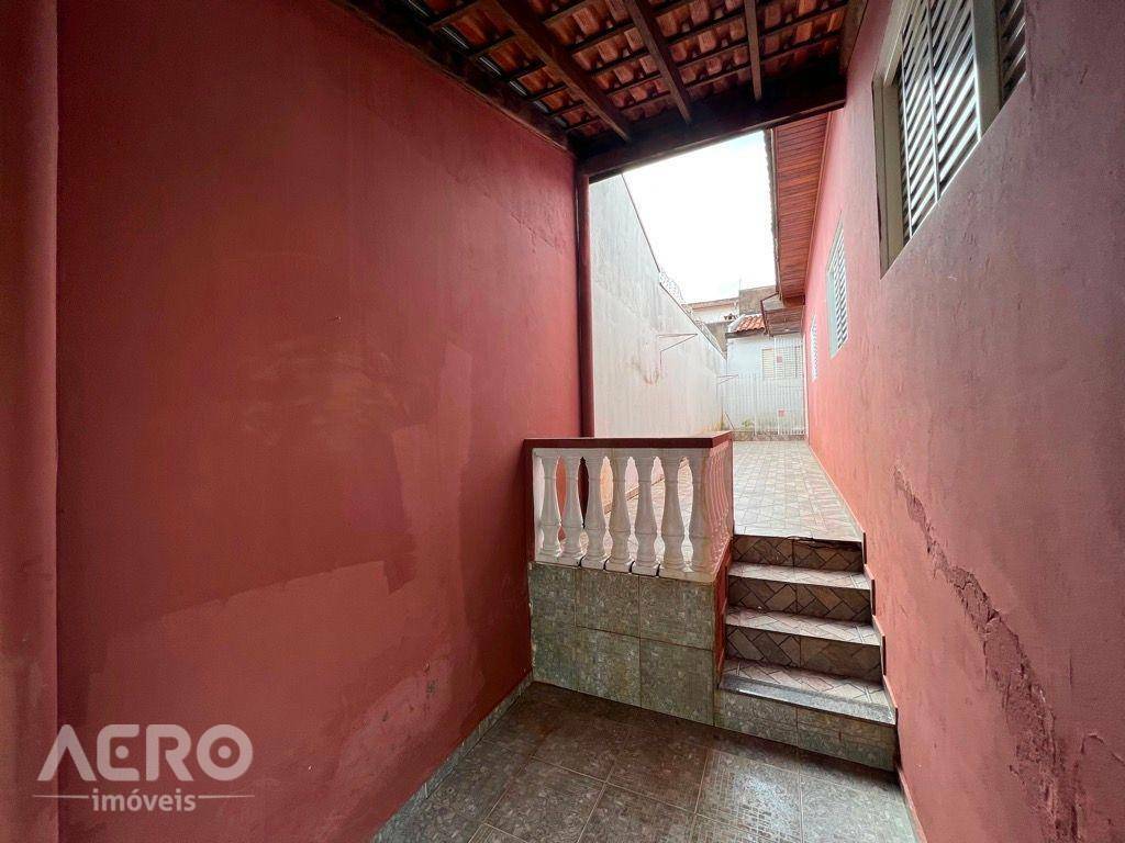 Casa à venda com 4 quartos, 220m² - Foto 8