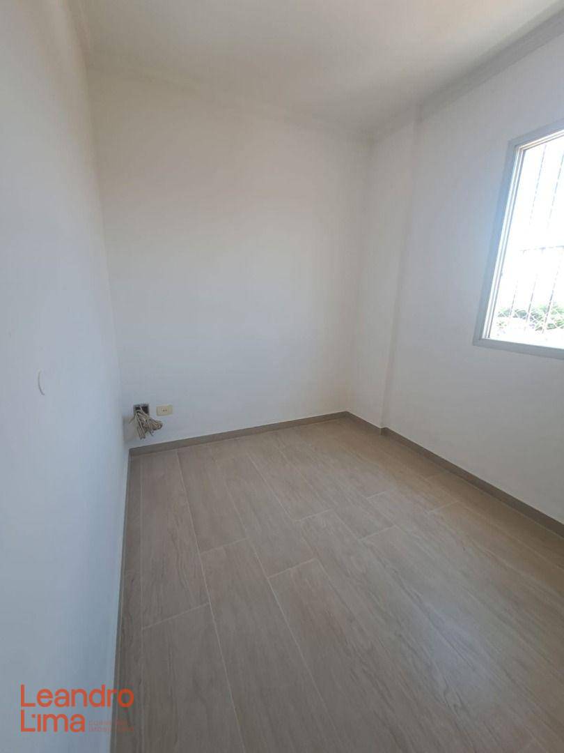 Apartamento para alugar com 3 quartos, 76m² - Foto 14