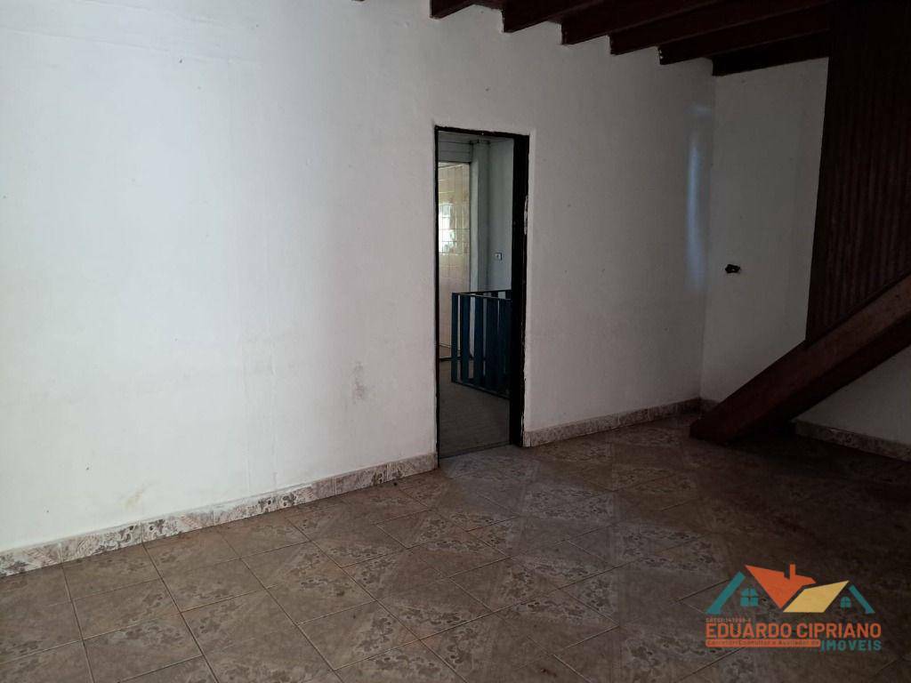 Casa à venda com 6 quartos, 230m² - Foto 46