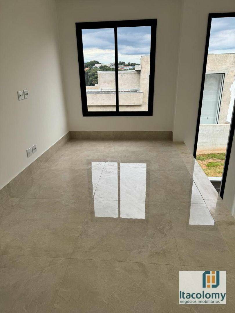 Casa de Condomínio à venda com 4 quartos, 306m² - Foto 5