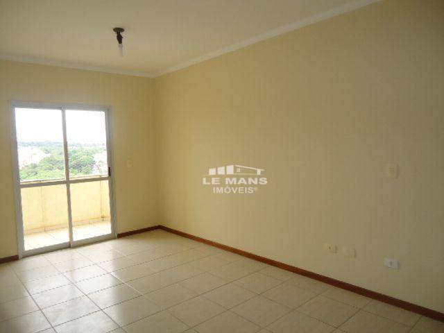 Apartamento à venda com 2 quartos, 77m² - Foto 2