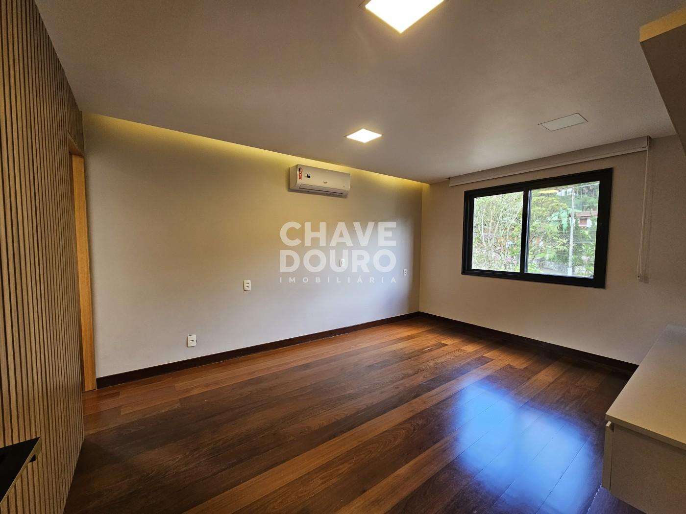 Casa à venda com 4 quartos, 700m² - Foto 32
