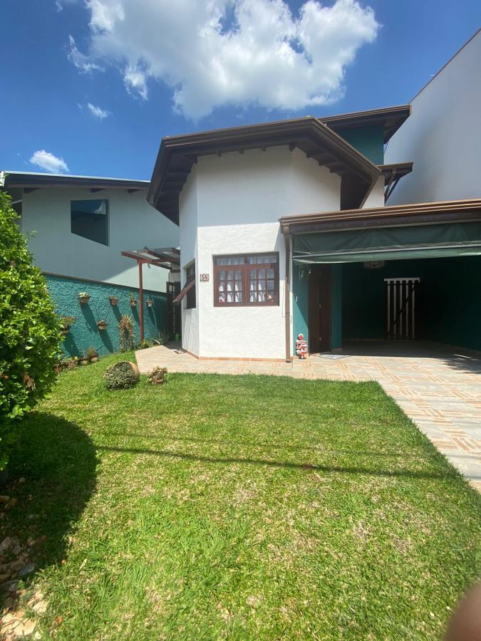 Casa de Condomínio à venda com 3 quartos, 300m² - Foto 1