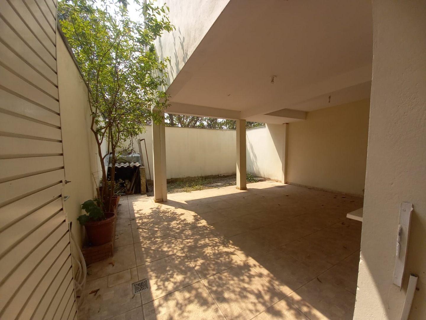 Sobrado à venda com 3 quartos, 200m² - Foto 29