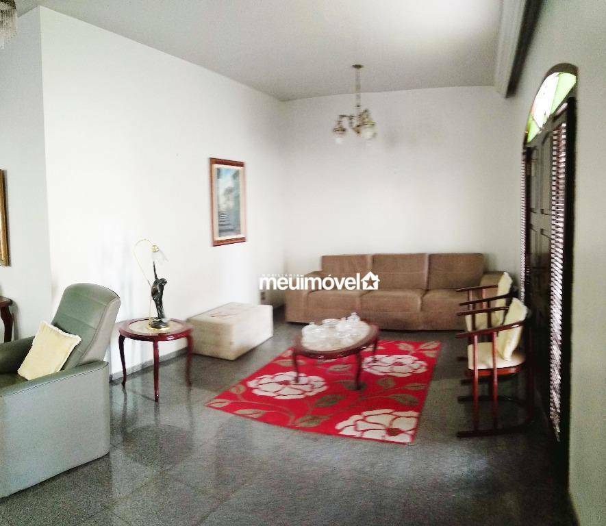 Casa à venda com 6 quartos, 260m² - Foto 19