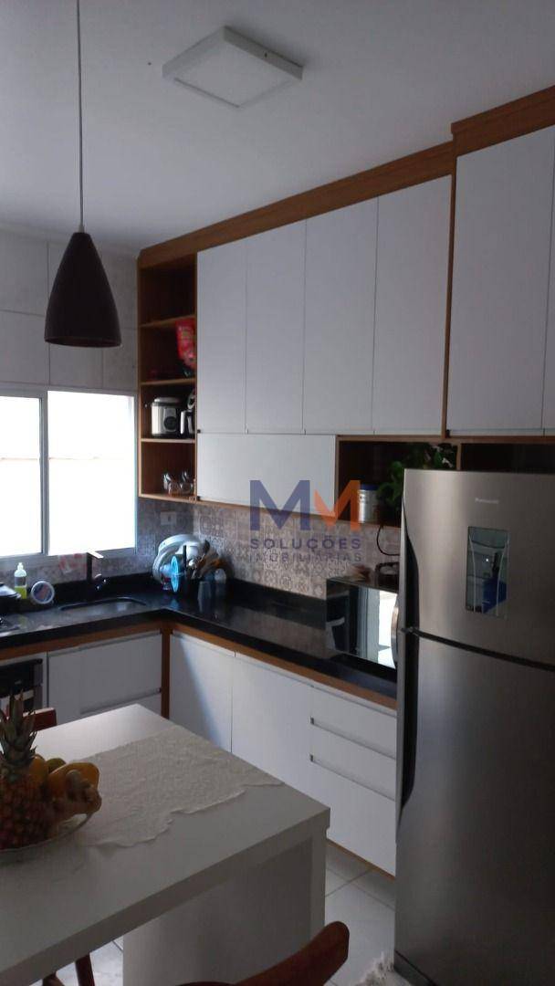 Casa à venda com 2 quartos, 70m² - Foto 12