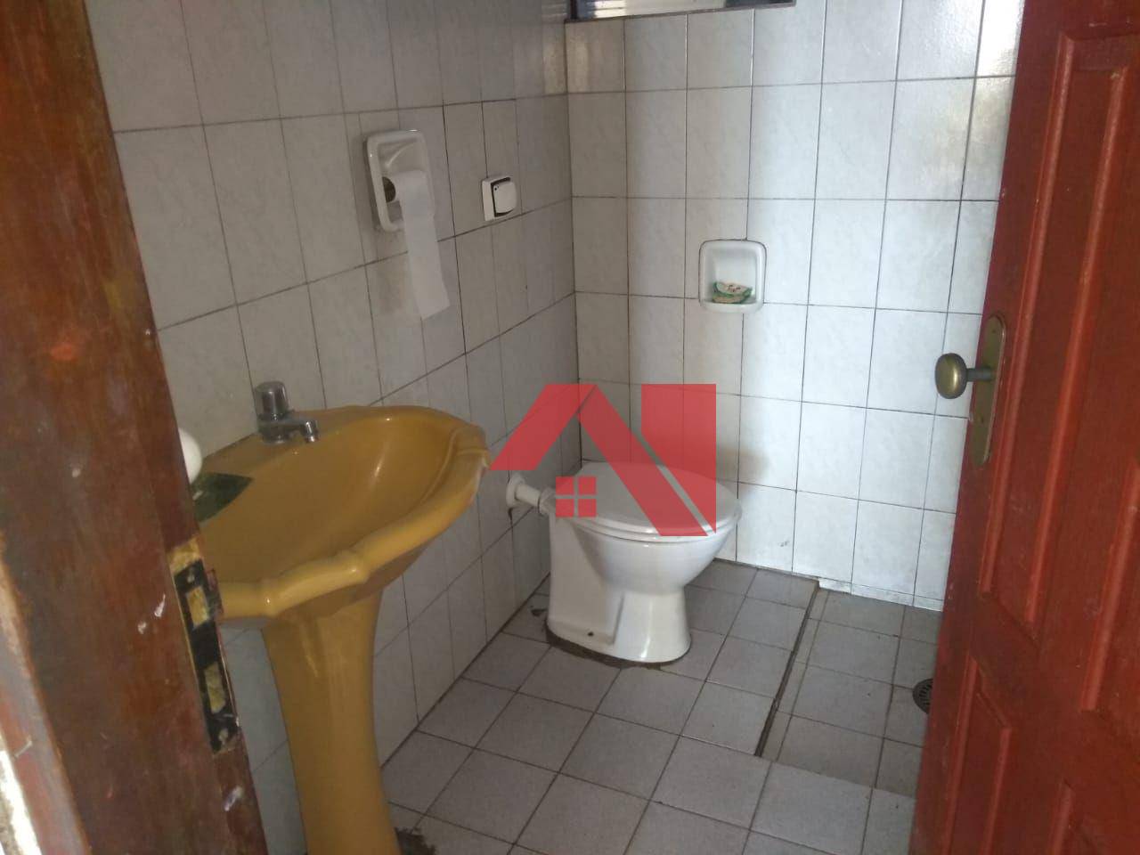 Casa à venda com 4 quartos, 150m² - Foto 2