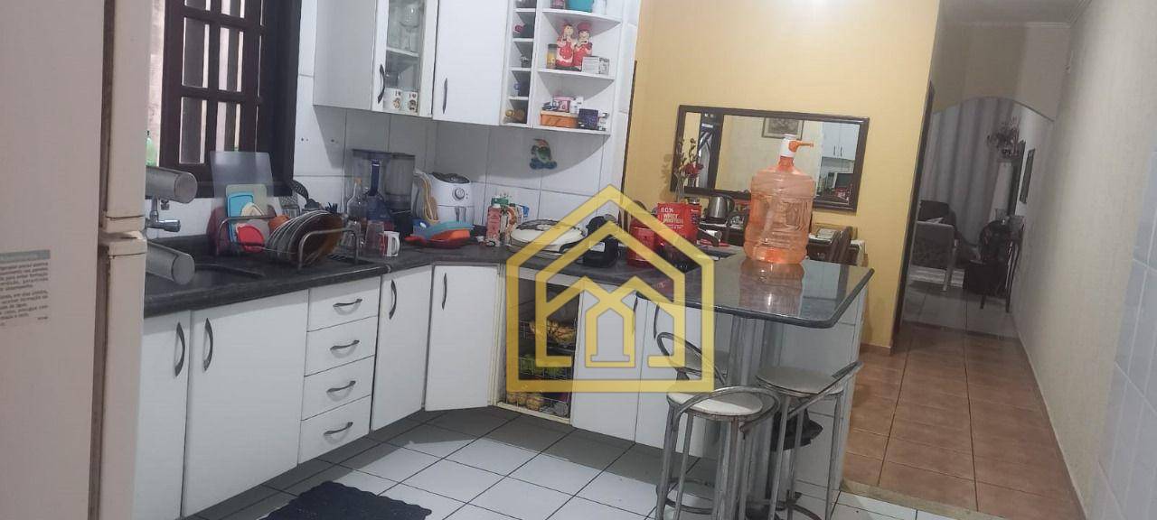 Sobrado à venda com 5 quartos, 193m² - Foto 1