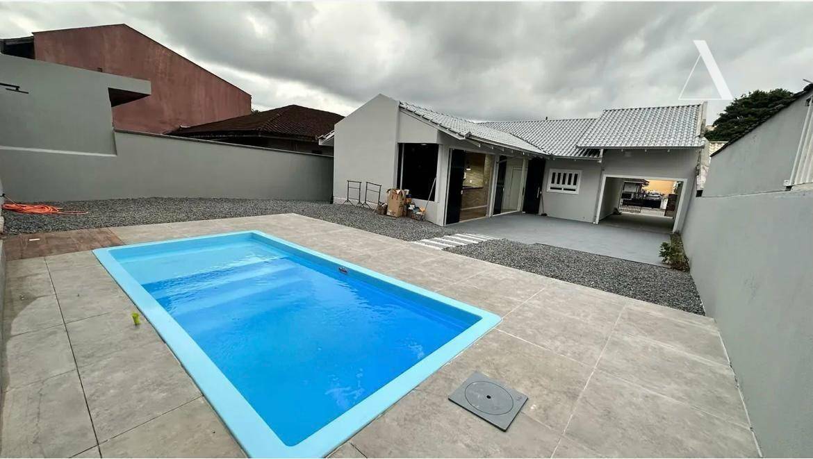 Casa à venda com 3 quartos, 120m² - Foto 1