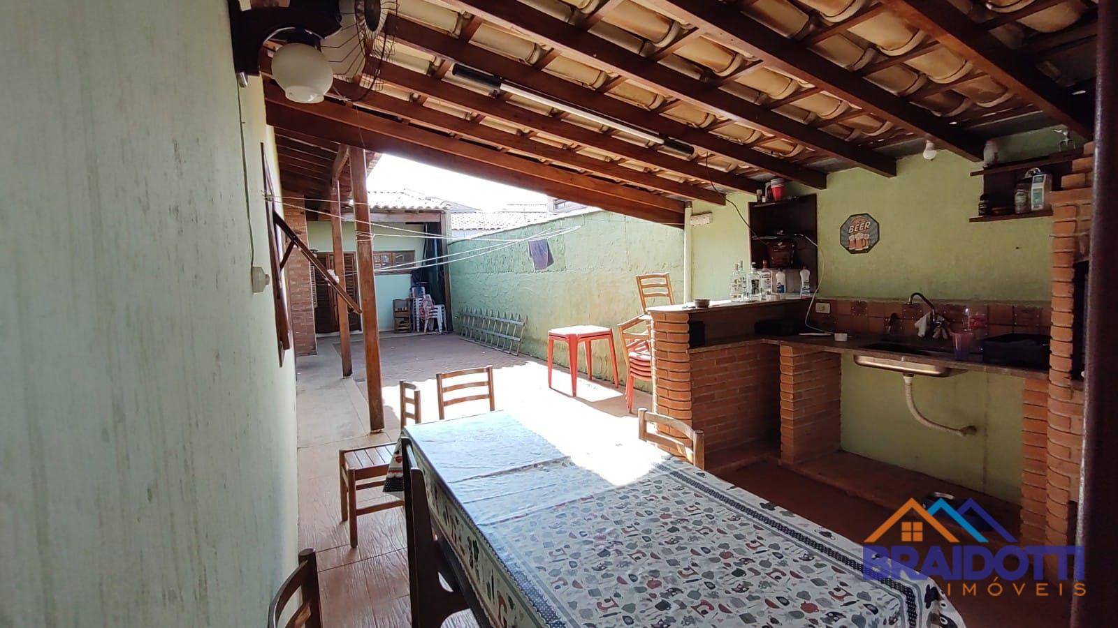 Casa à venda com 2 quartos, 105m² - Foto 2