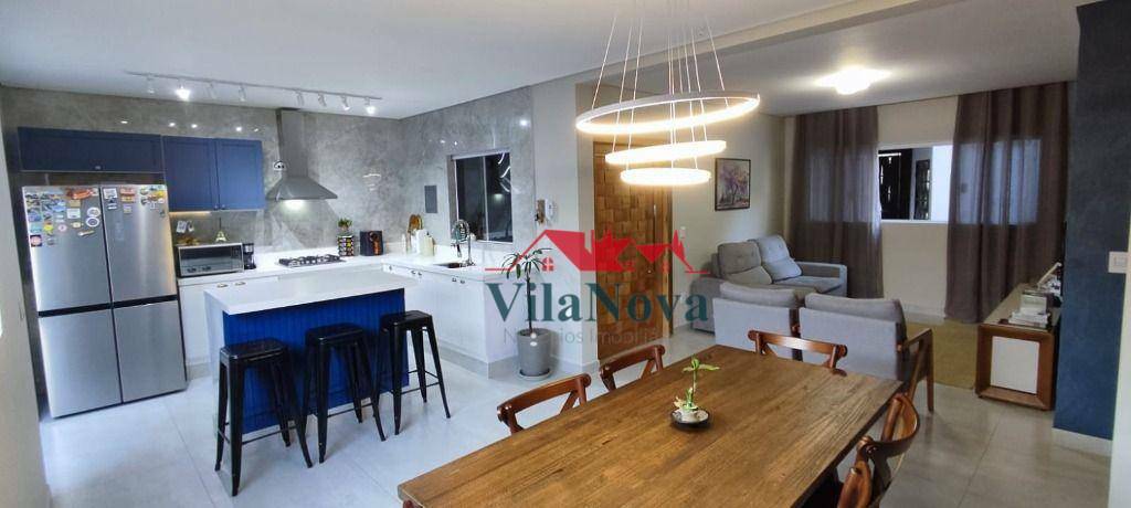 Casa à venda com 3 quartos, 141m² - Foto 1