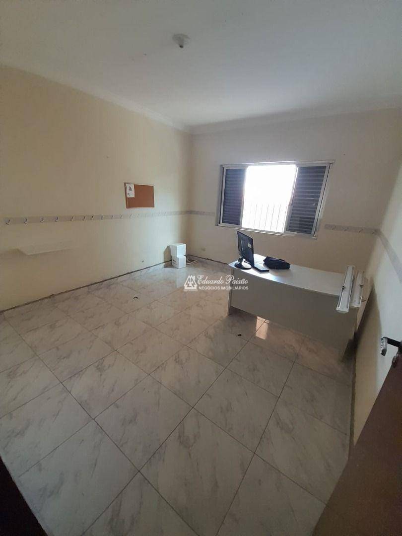 Casa à venda e aluguel com 4 quartos, 200m² - Foto 2