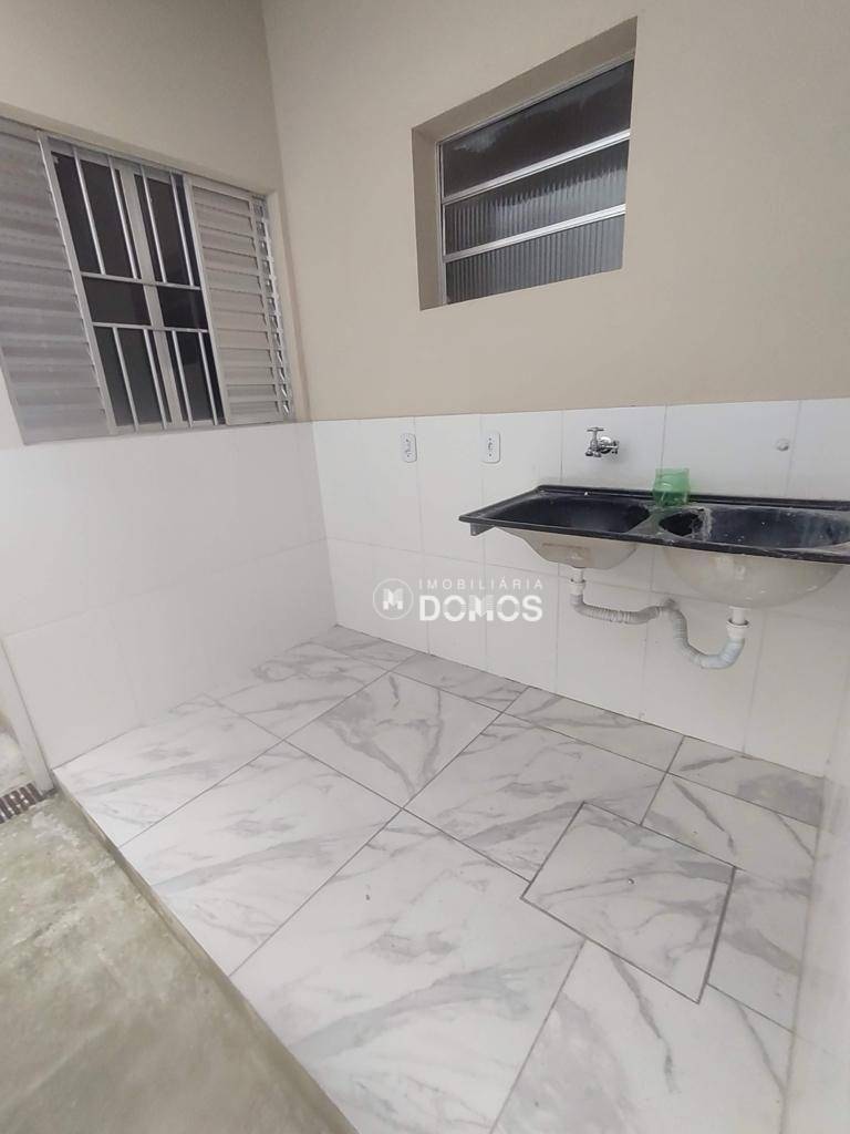 Casa à venda com 2 quartos, 66m² - Foto 6