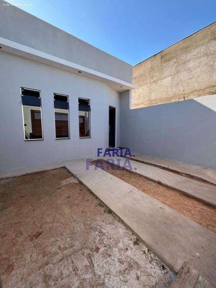 Casa à venda com 2 quartos, 95m² - Foto 2