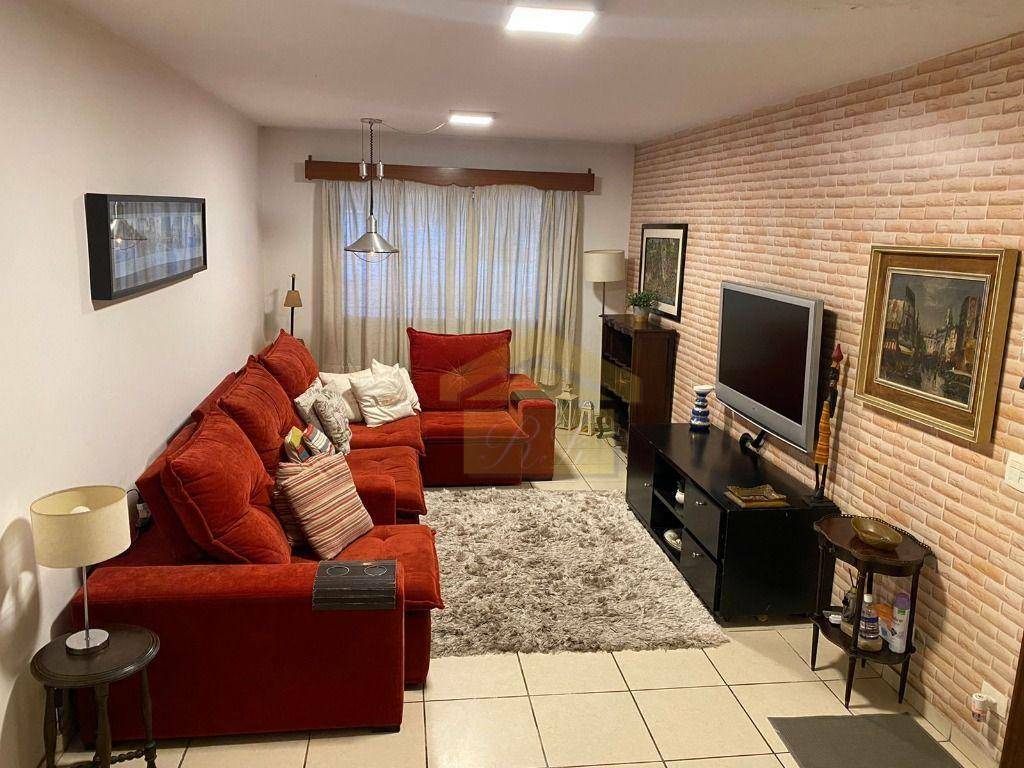 Sobrado à venda com 4 quartos, 211m² - Foto 1