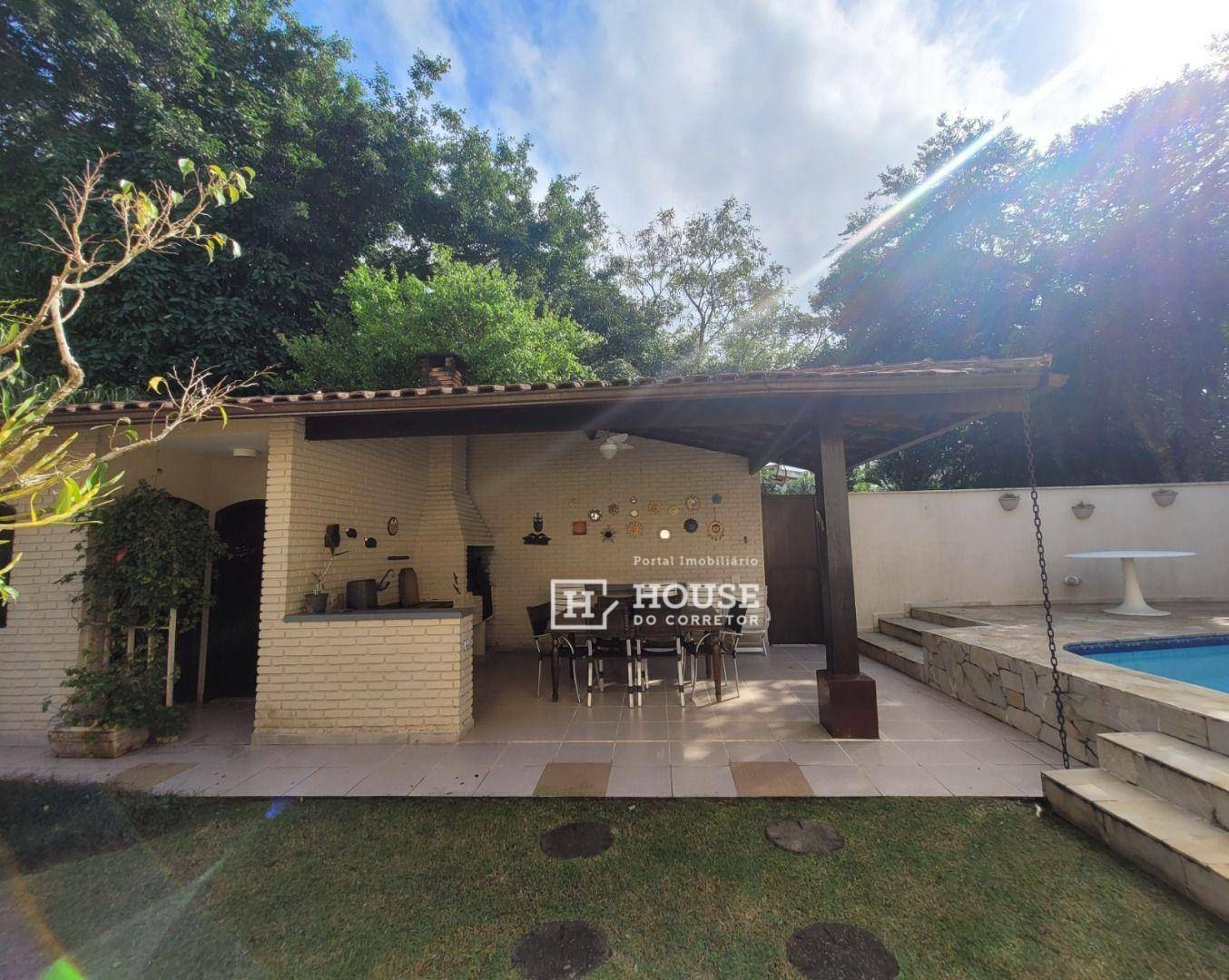 Casa à venda e aluguel com 5 quartos, 235m² - Foto 1