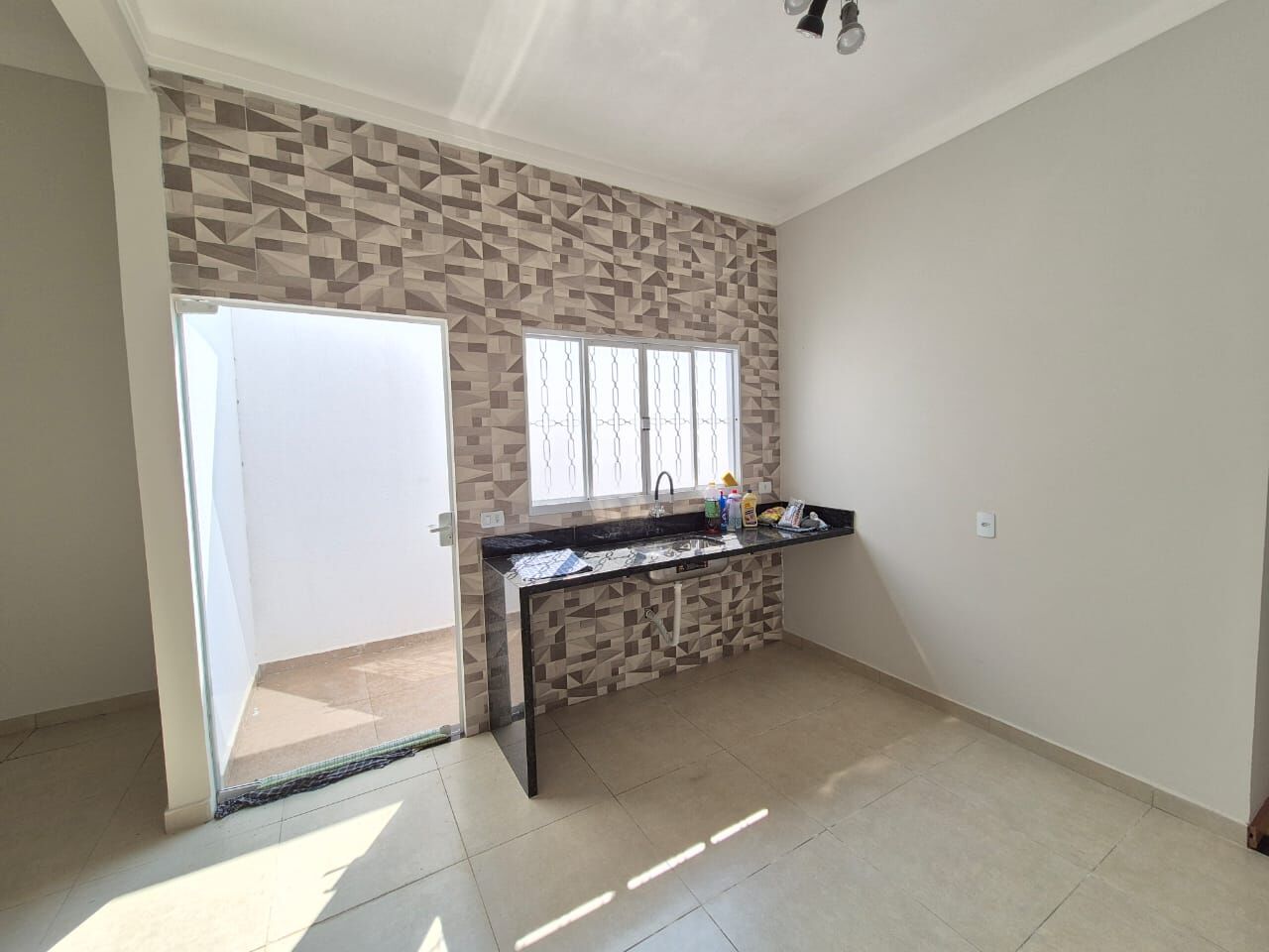 Casa à venda com 3 quartos, 112m² - Foto 2