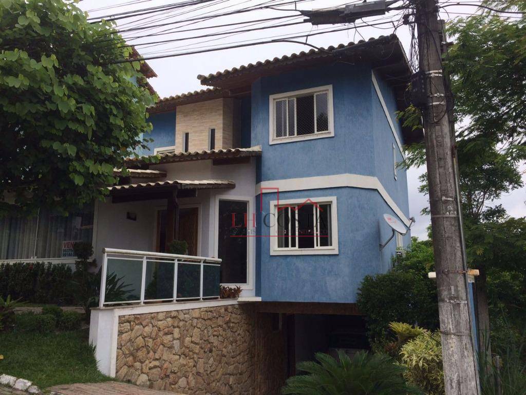 Casa de Condomínio à venda com 3 quartos, 234m² - Foto 2