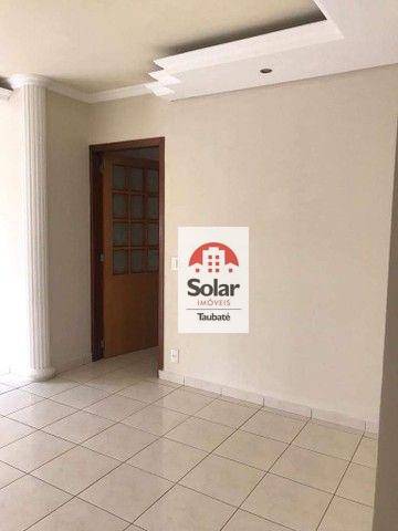 Apartamento à venda com 3 quartos, 98m² - Foto 2