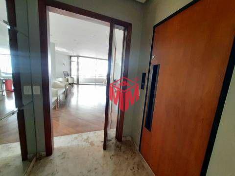 Apartamento à venda com 3 quartos, 244m² - Foto 2