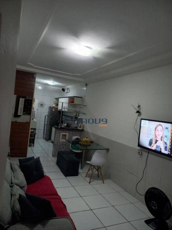 Casa à venda com 2 quartos, 65m² - Foto 2