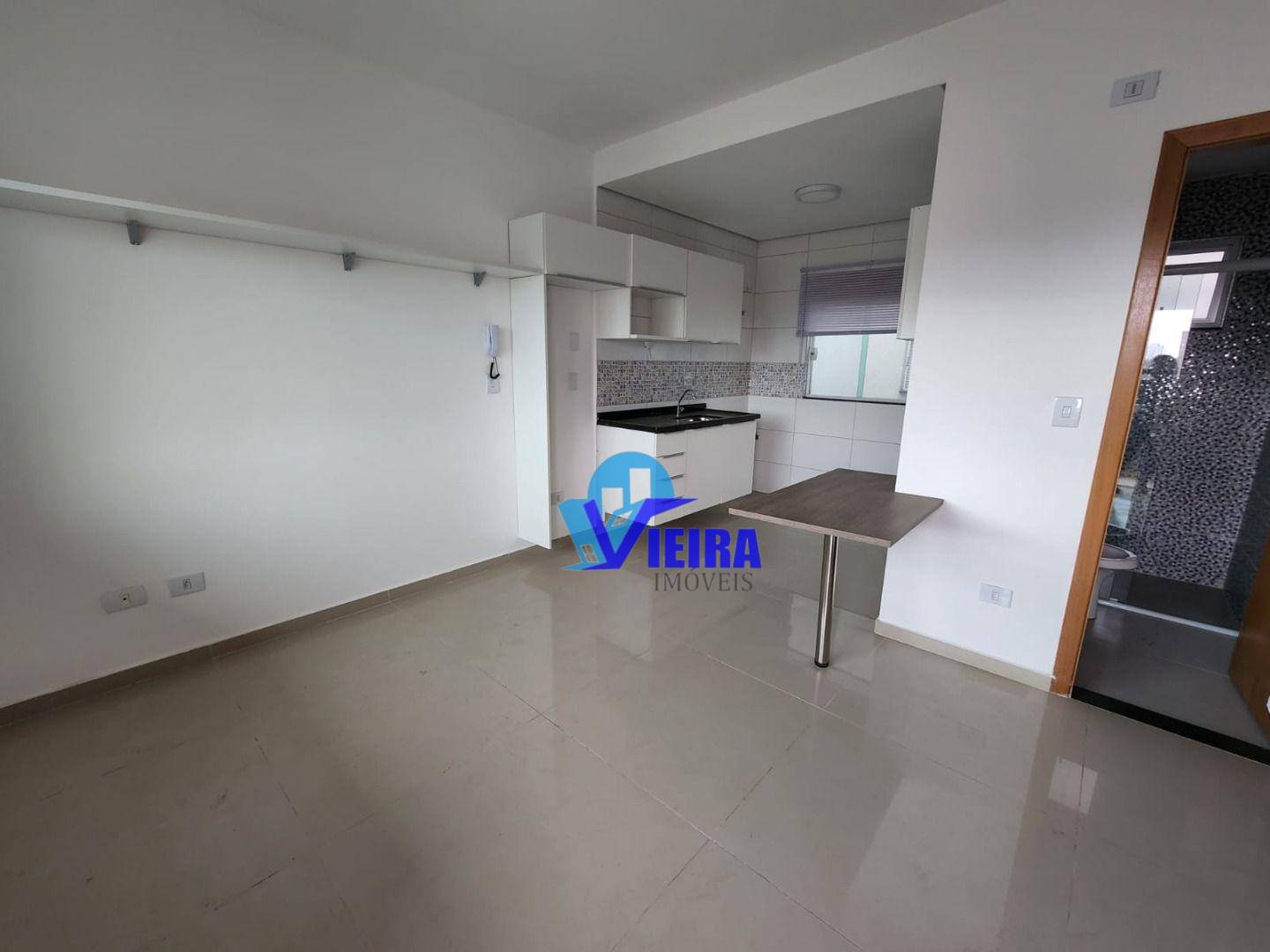 Apartamento à venda com 2 quartos, 42m² - Foto 2