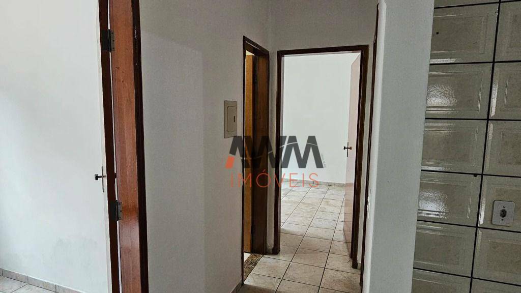 Casa à venda com 3 quartos, 255m² - Foto 4