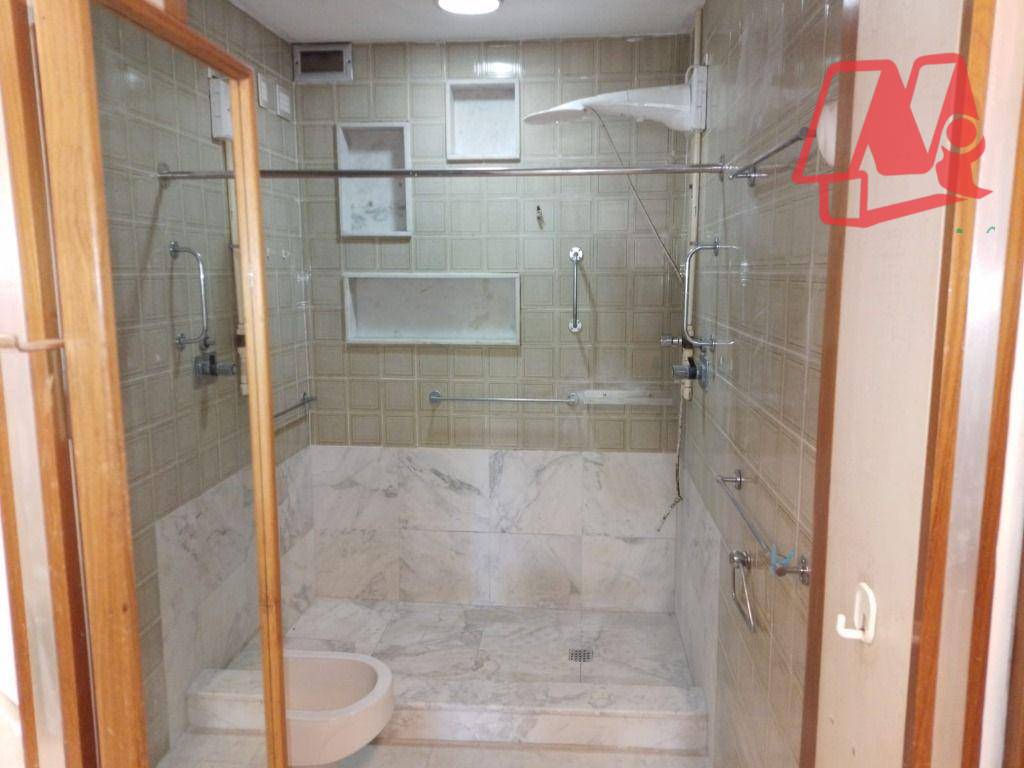 Casa à venda e aluguel com 3 quartos, 371m² - Foto 17