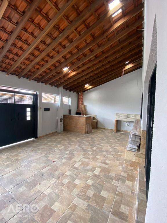 Casa à venda com 2 quartos, 181m² - Foto 2