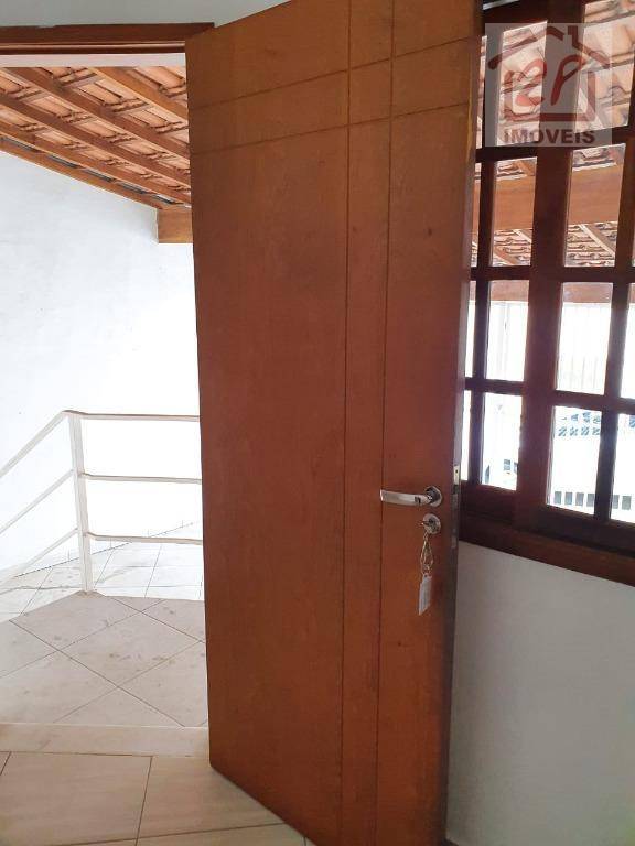 Casa à venda com 2 quartos, 67m² - Foto 2