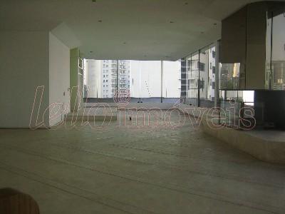 Apartamento para alugar com 4 quartos, 500m² - Foto 2