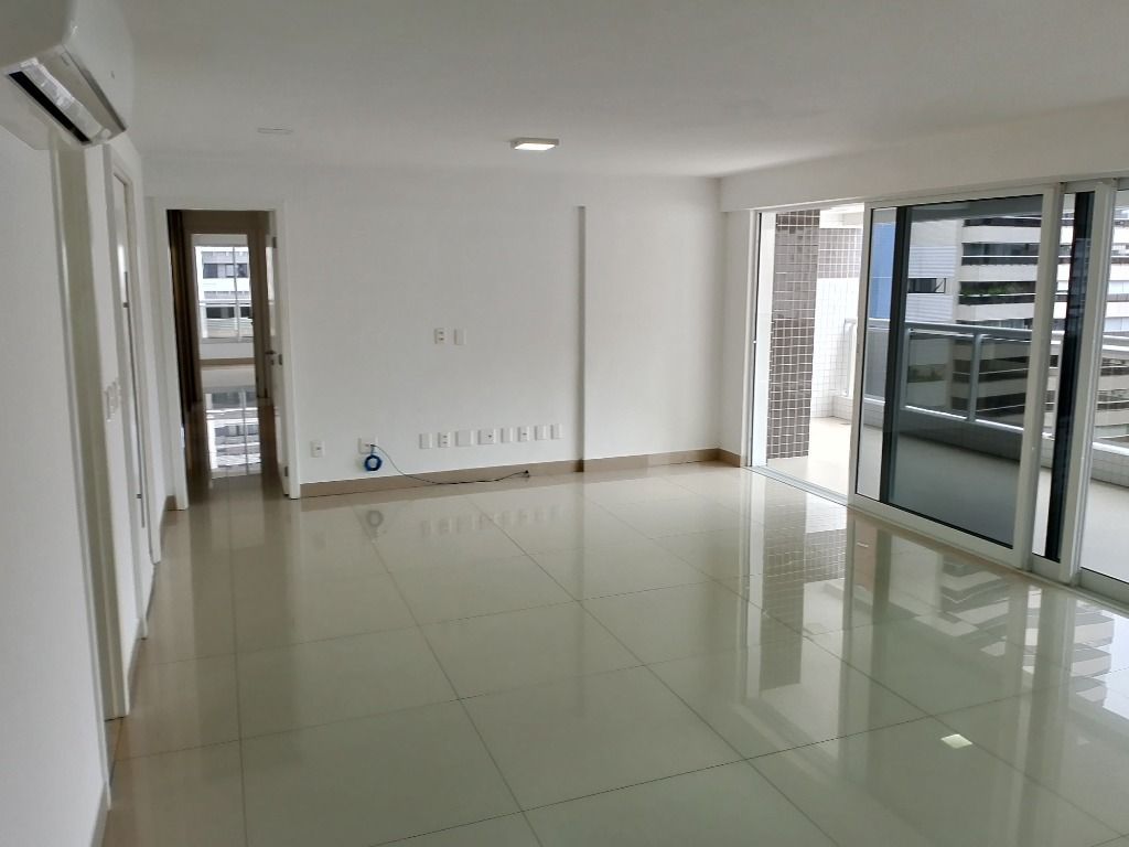 Apartamento à venda com 4 quartos, 225m² - Foto 4