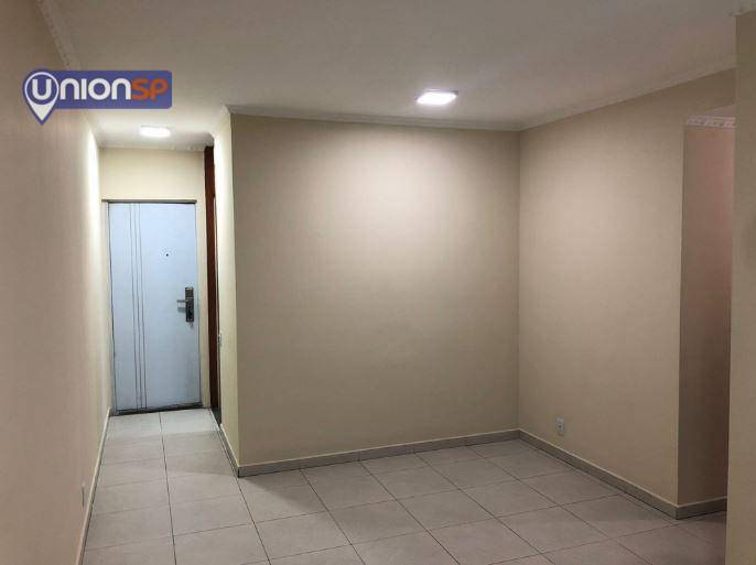 Apartamento à venda com 3 quartos, 64m² - Foto 2