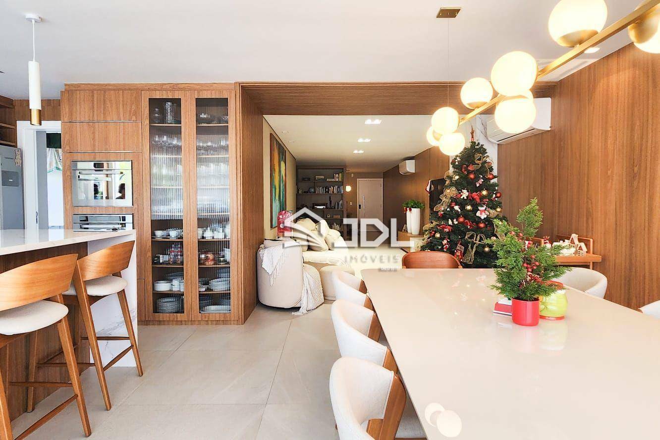 Apartamento à venda com 3 quartos, 189m² - Foto 1