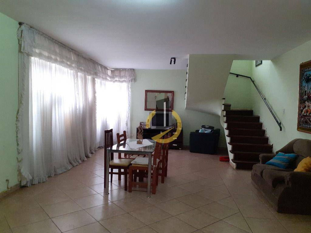 Sobrado à venda com 2 quartos, 250m² - Foto 2