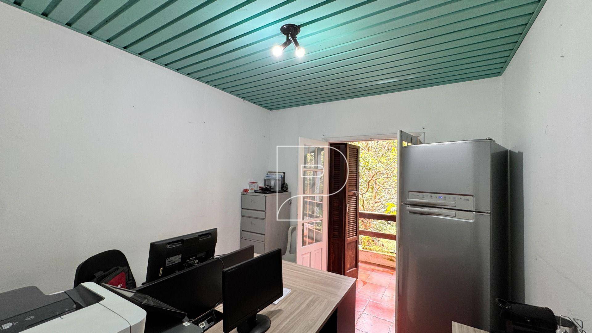 Casa à venda com 3 quartos, 300m² - Foto 35