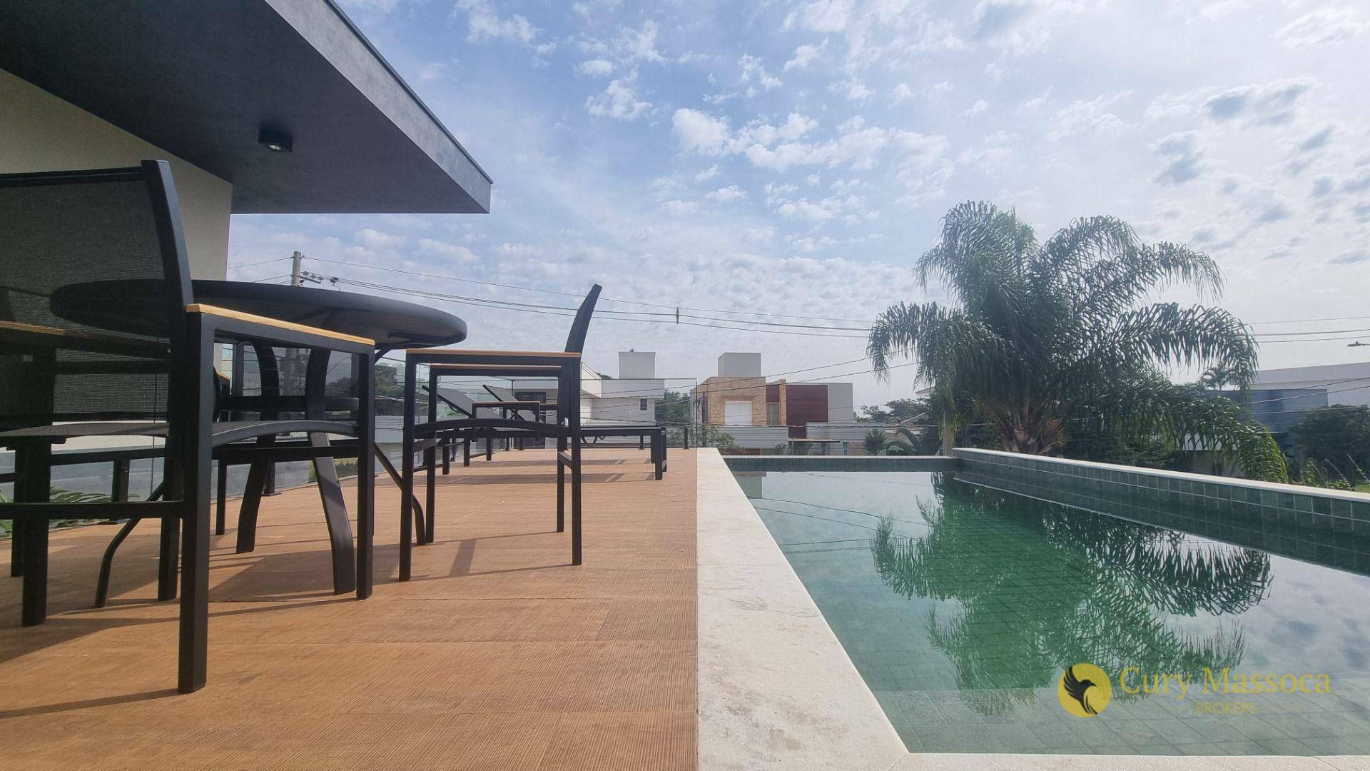 Casa de Condomínio à venda com 4 quartos, 320m² - Foto 2