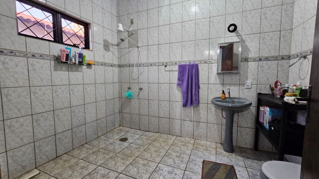 Casa à venda com 5 quartos, 196m² - Foto 14