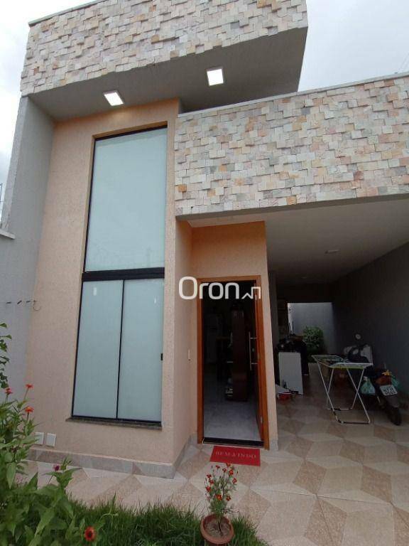 Casa à venda com 3 quartos, 117m² - Foto 1