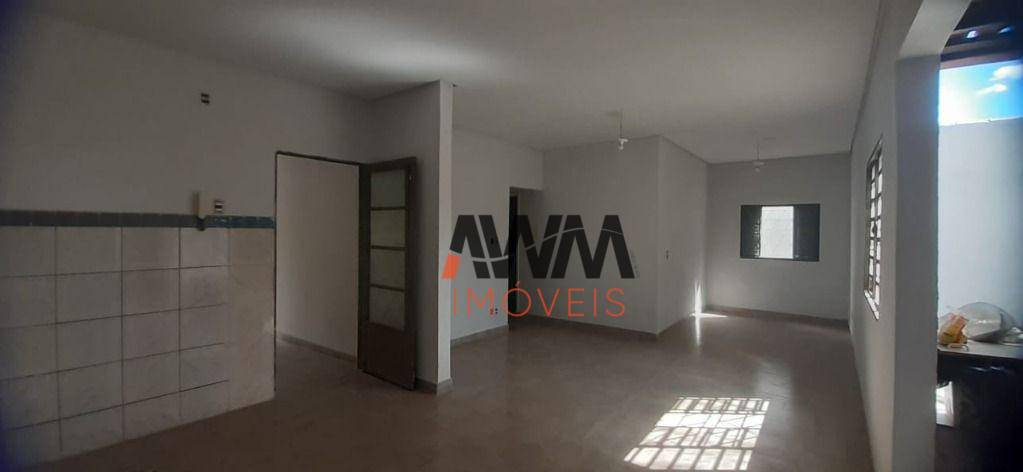 Casa à venda com 3 quartos, 180m² - Foto 1