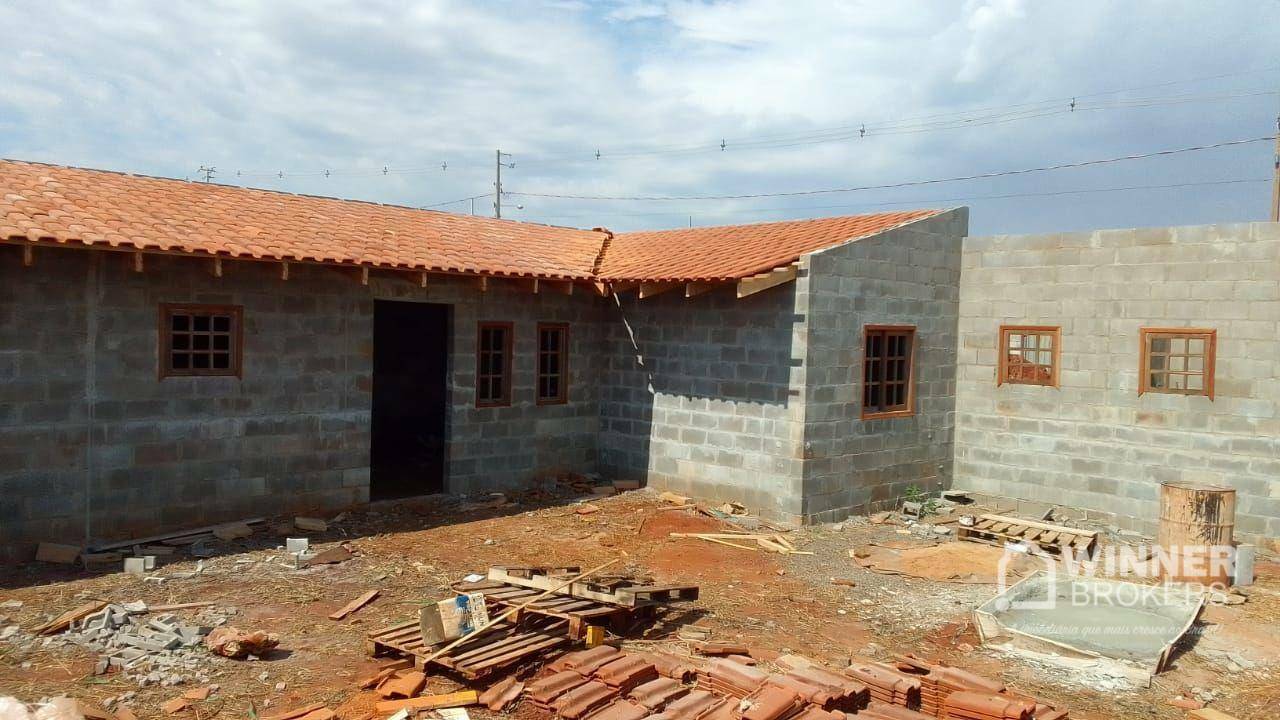 Casa à venda com 2 quartos, 110m² - Foto 2