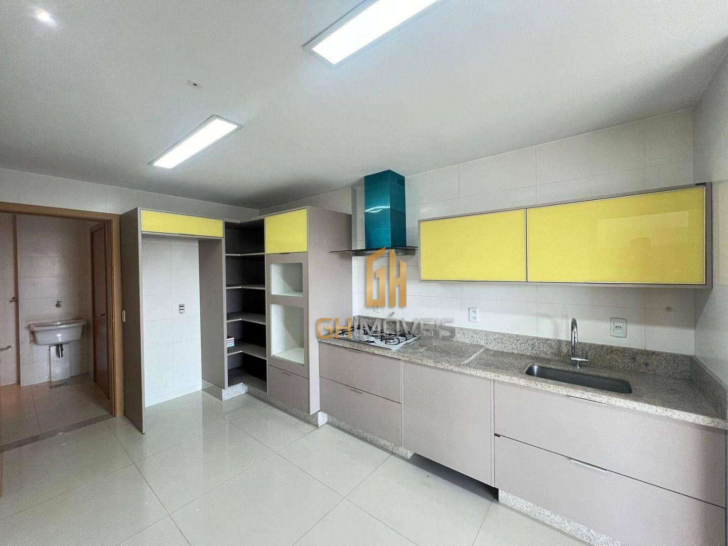 Apartamento à venda com 4 quartos, 216m² - Foto 6