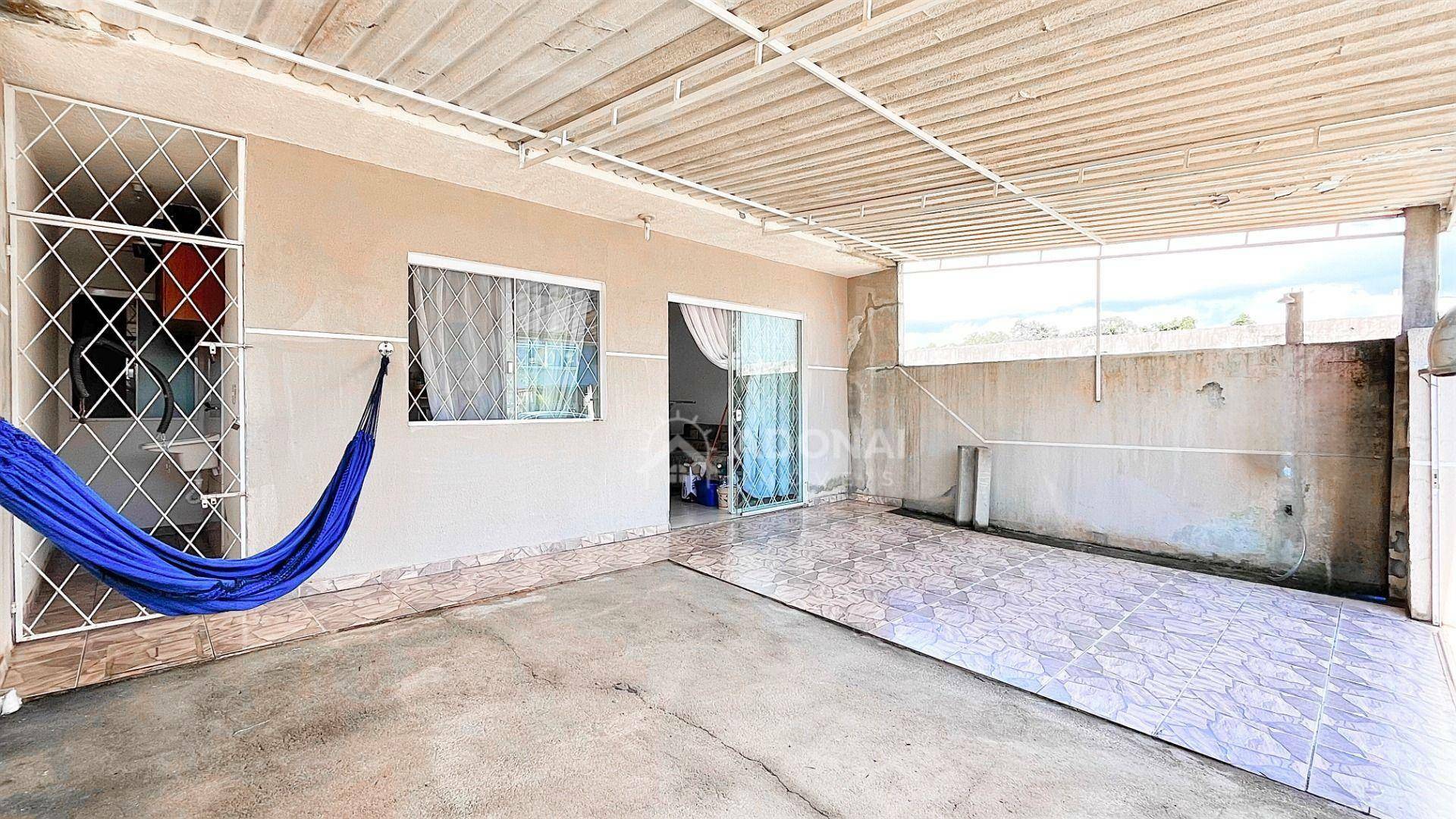 Casa à venda com 3 quartos, 60m² - Foto 2