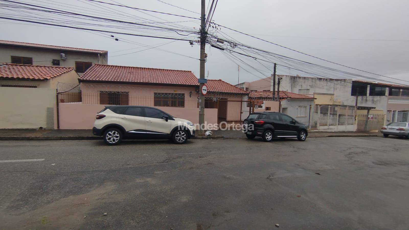 Casa, 3 quartos, 210 m² - Foto 1