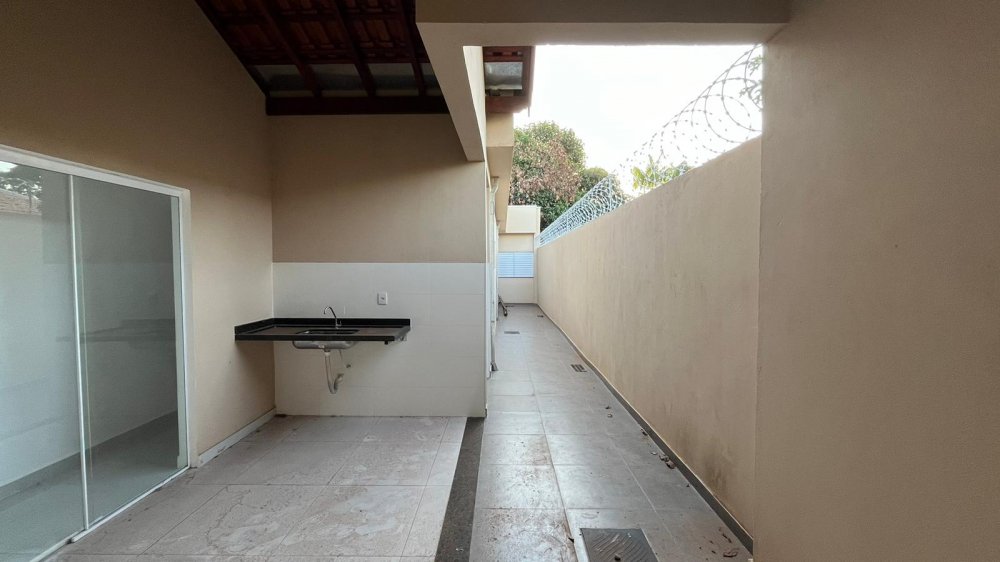 Casa à venda com 3 quartos, 360m² - Foto 1